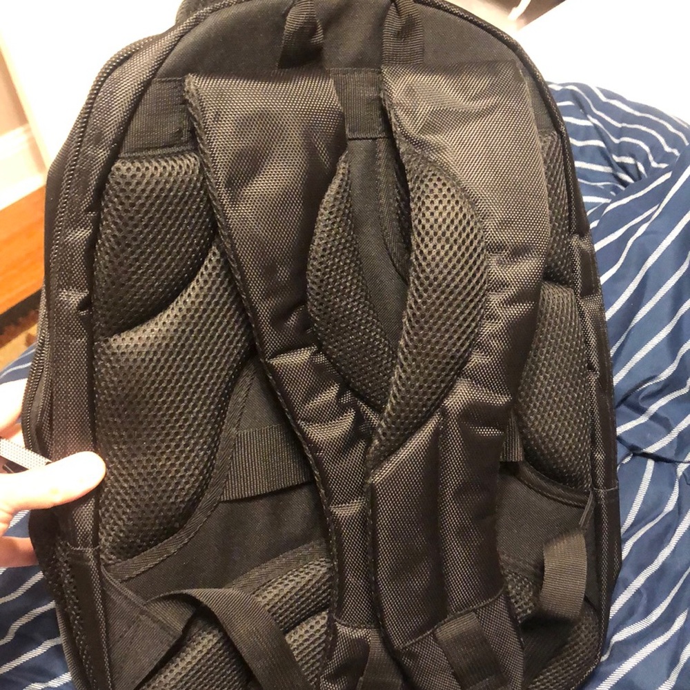 Perry Ellis Back Pack - Picture 3 of 5